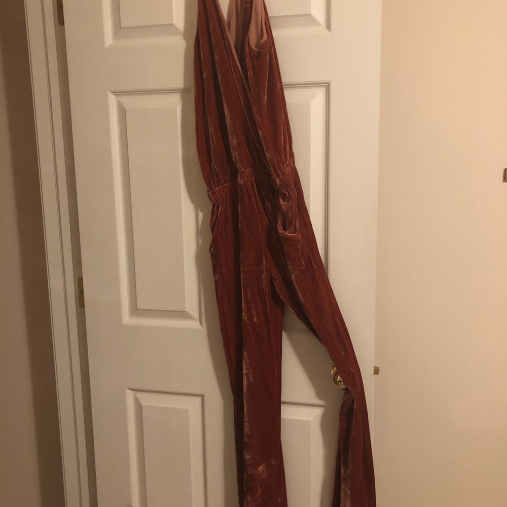 Crushed velvet jumpsuit. Super hot!🔥 - Picture 6 of 10